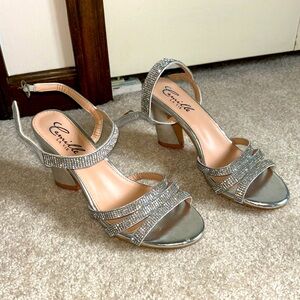 Excellent condition only worn once silver sparkly low heel size 7
